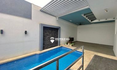 SE VENDE CASA EXCLUSIVA EN URB. PALERMO EN MACHALA