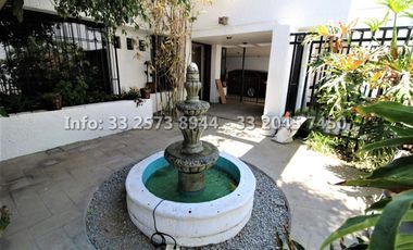 Casa con amplio jardin cerca de Plaza del Sol