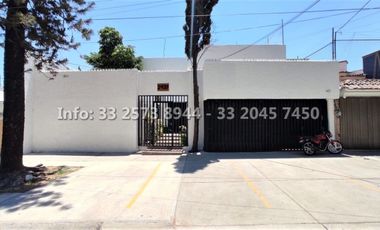 Casa con amplio jardin cerca de Plaza del Sol