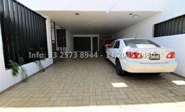 Casa con amplio jardin cerca de Plaza del Sol