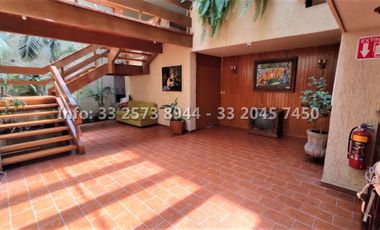 Casa con amplio jardin cerca de Plaza del Sol