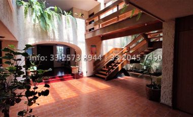 Casa con amplio jardin cerca de Plaza del Sol