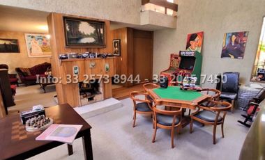 Casa con amplio jardin cerca de Plaza del Sol