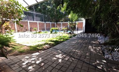Casa con amplio jardin cerca de Plaza del Sol