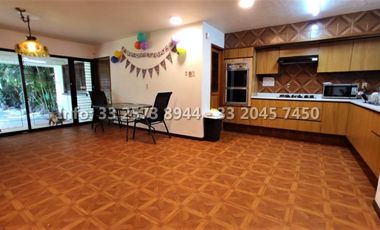Casa con amplio jardin cerca de Plaza del Sol