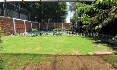 Casa con amplio jardin cerca de Plaza del Sol