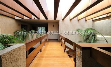 Casa con amplio jardin cerca de Plaza del Sol