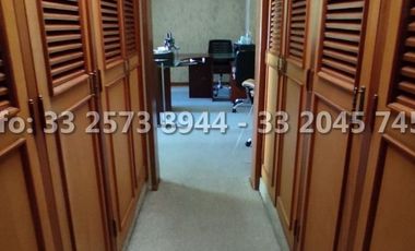 Casa con amplio jardin cerca de Plaza del Sol