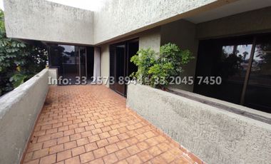 Casa con amplio jardin cerca de Plaza del Sol