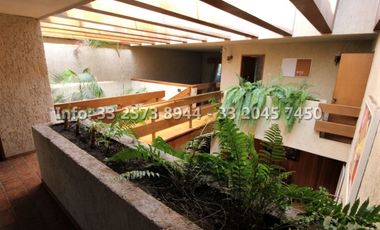 Casa con amplio jardin cerca de Plaza del Sol
