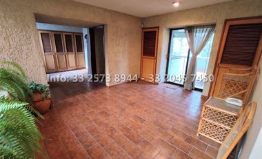 Casa con amplio jardin cerca de Plaza del Sol