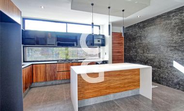 Casa en Venta en Cancun en Residencial Lagos del Sol con Alberca