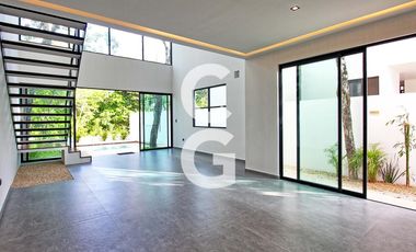 Casa en Venta en Cancun en Residencial Lagos del Sol con Alberca