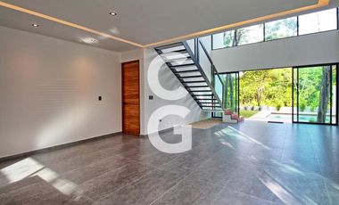 Casa en Venta en Cancun en Residencial Lagos del Sol con Alberca