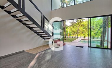 Casa en Venta en Cancun en Residencial Lagos del Sol con Alberca