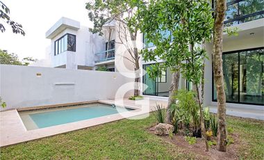 Casa en Venta en Cancun en Residencial Lagos del Sol con Alberca