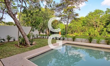 Casa en Venta en Cancun en Residencial Lagos del Sol con Alberca