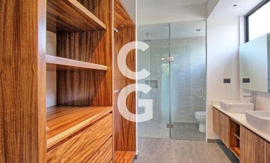 Casa en Venta en Cancun en Residencial Lagos del Sol con Alberca