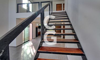 Casa en Venta en Cancun en Residencial Lagos del Sol con Alberca