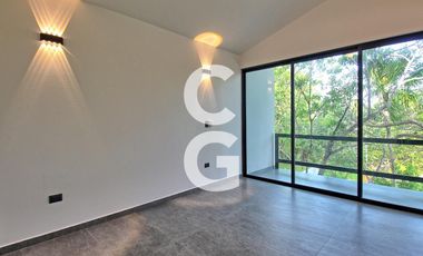 Casa en Venta en Cancun en Residencial Lagos del Sol con Alberca