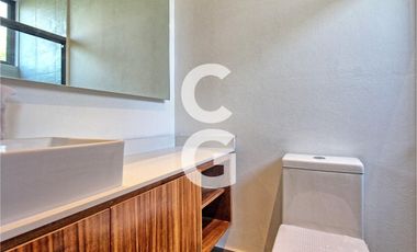 Casa en Venta en Cancun en Residencial Lagos del Sol con Alberca