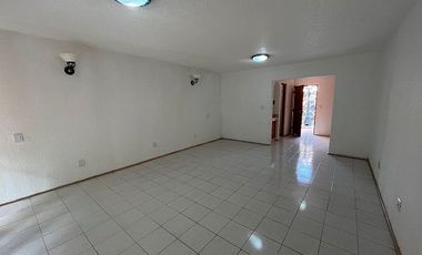 Casa en venta en Lomas de Cuernavaca de 1101 m2 con jardin, alberca, terraza, palapa y bungalows