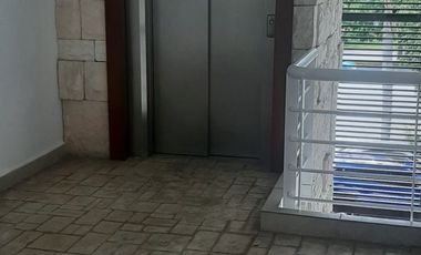 SE RENTA LOFT AMUEBLADO SOBRE AV. KABAH SM:16.
