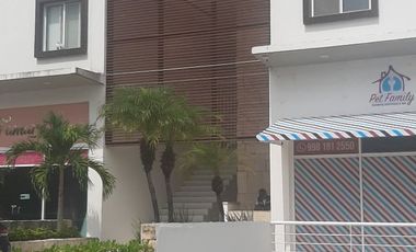 SE RENTA LOFT AMUEBLADO SOBRE AV. KABAH SM:16.