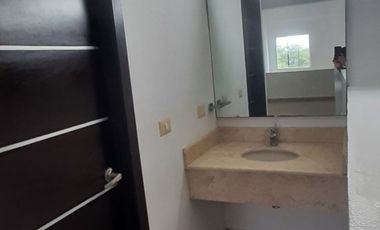 SE RENTA LOFT AMUEBLADO SOBRE AV. KABAH SM:16.