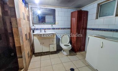 Leon Propiedades vende casa con carnicería en Curacaví.