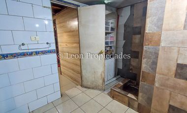 Leon Propiedades vende casa con carnicería en Curacaví.