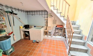 SE VENDE CASA EN PROVENZA