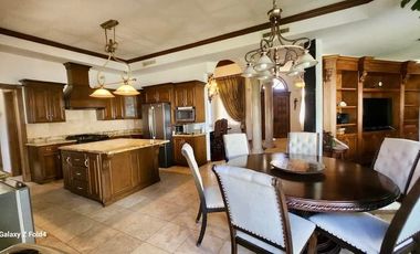 HERMOSA RESIDENCIA CON SUPER TERRENO EN CAMPOS ELISEOS 1