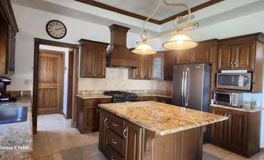 HERMOSA RESIDENCIA CON SUPER TERRENO EN CAMPOS ELISEOS 1