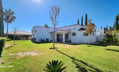 HERMOSA RESIDENCIA CON SUPER TERRENO EN CAMPOS ELISEOS 1