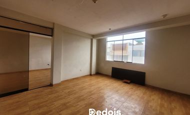 ¡VENTA EDIFICIO CON COCHERA EN PUCUSANA!