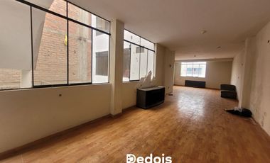 ¡VENTA EDIFICIO CON COCHERA EN PUCUSANA!