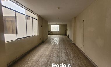 ¡VENTA EDIFICIO CON COCHERA EN PUCUSANA!