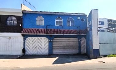 Se vende inmueble (para remodelar) casa habitación y comercial, ubicado en excelente zona comercial, Col. Santa María de las Rosas, Toluca, Estado de