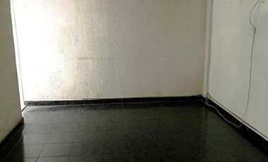 Se vende inmueble (para remodelar) casa habitación y comercial, ubicado en excelente zona comercial, Col. Santa María de las Rosas, Toluca, Estado de