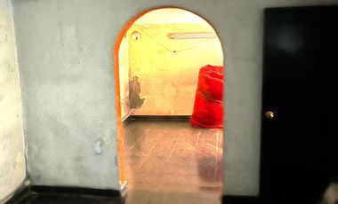 Se vende inmueble (para remodelar) casa habitación y comercial, ubicado en excelente zona comercial, Col. Santa María de las Rosas, Toluca, Estado de