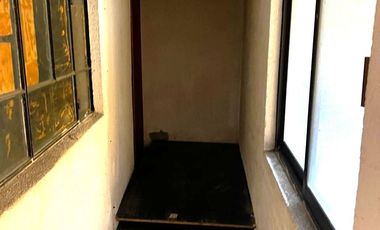 Se vende inmueble (para remodelar) casa habitación y comercial, ubicado en excelente zona comercial, Col. Santa María de las Rosas, Toluca, Estado de