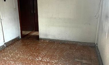 Se vende inmueble (para remodelar) casa habitación y comercial, ubicado en excelente zona comercial, Col. Santa María de las Rosas, Toluca, Estado de