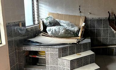 Se vende inmueble (para remodelar) casa habitación y comercial, ubicado en excelente zona comercial, Col. Santa María de las Rosas, Toluca, Estado de