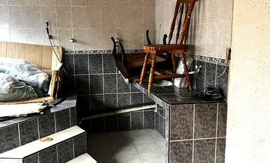 Se vende inmueble (para remodelar) casa habitación y comercial, ubicado en excelente zona comercial, Col. Santa María de las Rosas, Toluca, Estado de