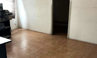 Se vende inmueble (para remodelar) casa habitación y comercial, ubicado en excelente zona comercial, Col. Santa María de las Rosas, Toluca, Estado de