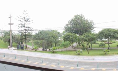 Vive frente al mar en Miraflores, la mejor ubicación para ti y tu familia ✅ Dpto de estreno! (Precio es negociable) 🔑🥇