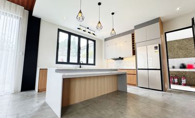 Attractive 5-Bedroom Modern Industrial House and Lot for Sale in Treveia Nuvali, Laguna