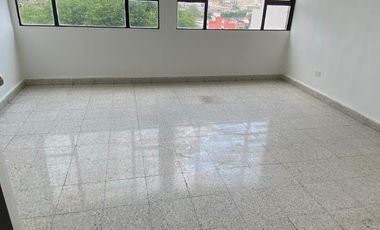 Renta oficinas amplias. Col. La Paz. Av. Juárez