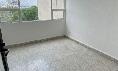 Renta oficinas amplias. Col. La Paz. Av. Juárez